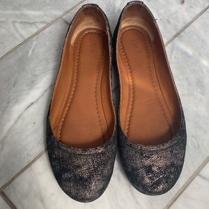 FRYE metallic and black Carson flats-size 7.5